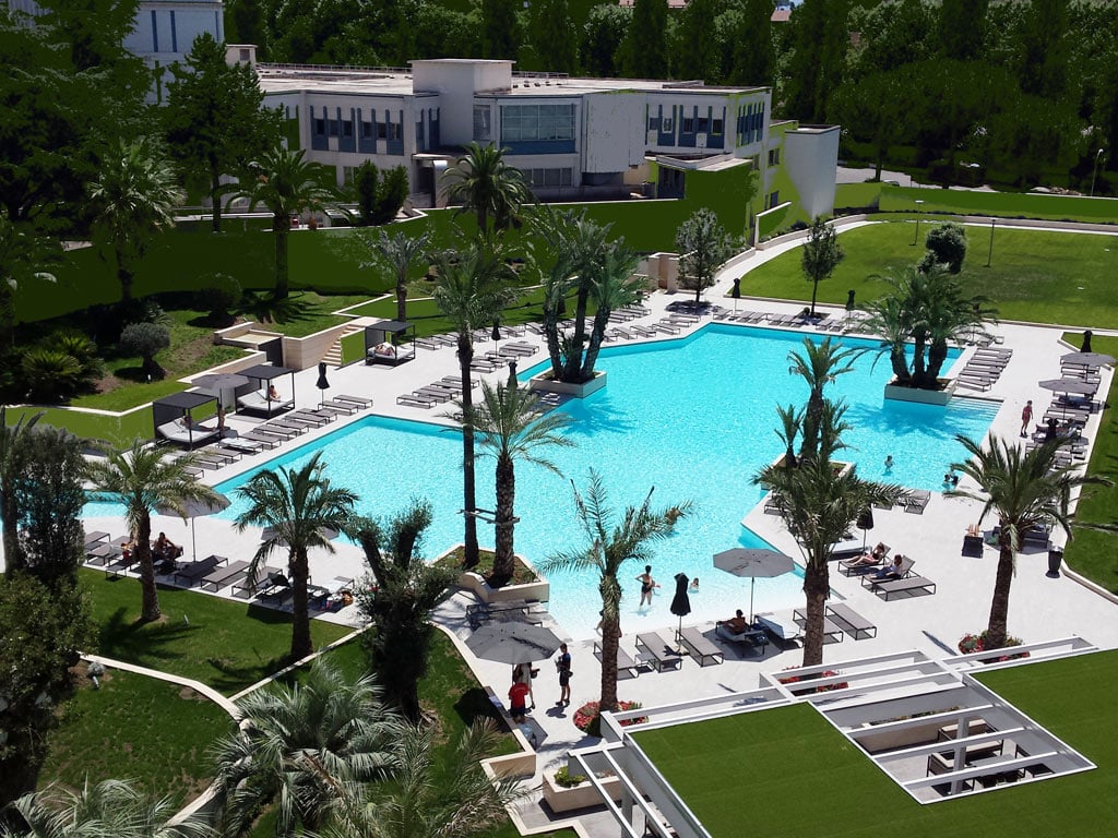 ergife-piscina-giorno