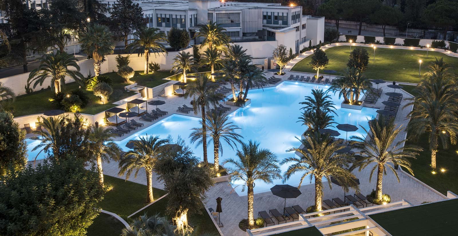 ergife-piscina-notte